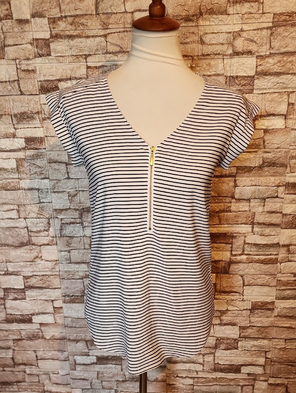 Express Striped V-Neck Zip Front Women’s Top - White and Black